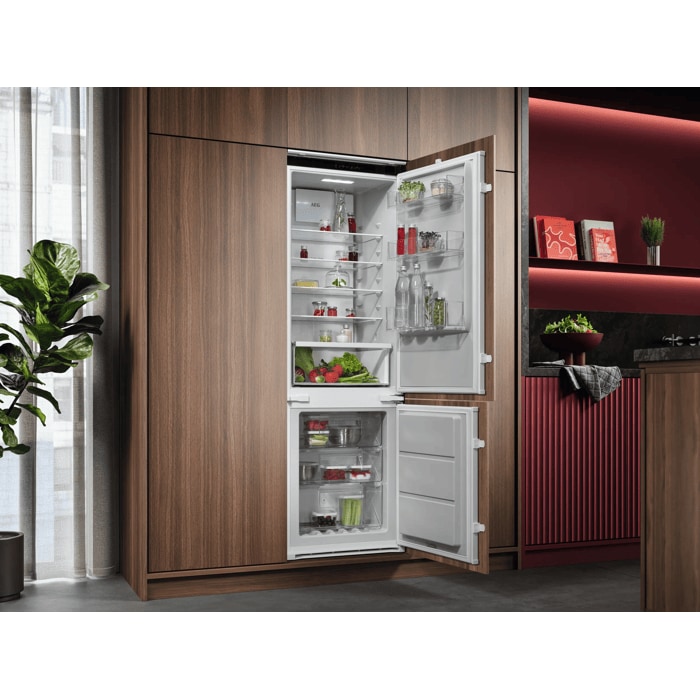 6000 TwinTech® NoFrost kjøl/frys Integrert 177.2 cm NSC6M18FES