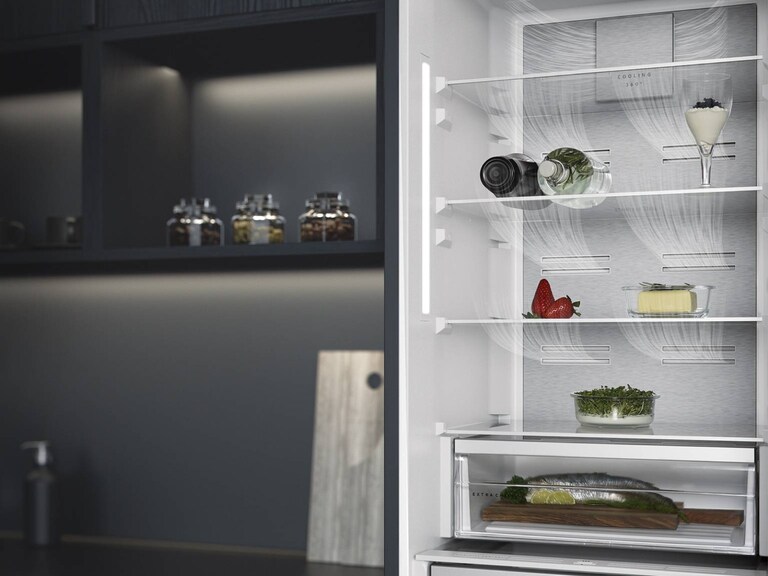Åpne kjøleskap fra AEG