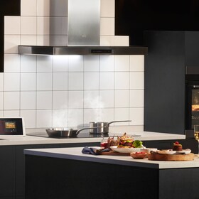 En kjøkkenventilator fra AEG i et elegant kjøkken 