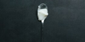 En skjem med hvit gelatin