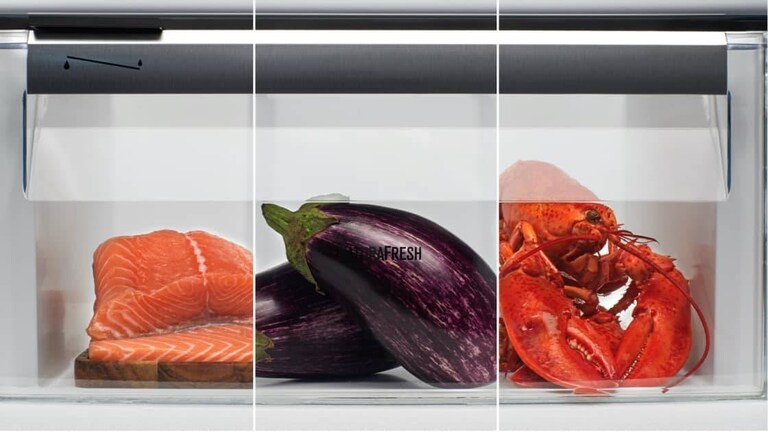 Fisk og sjømat i et kjøleskap