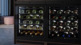 vinskap i et kjøkken